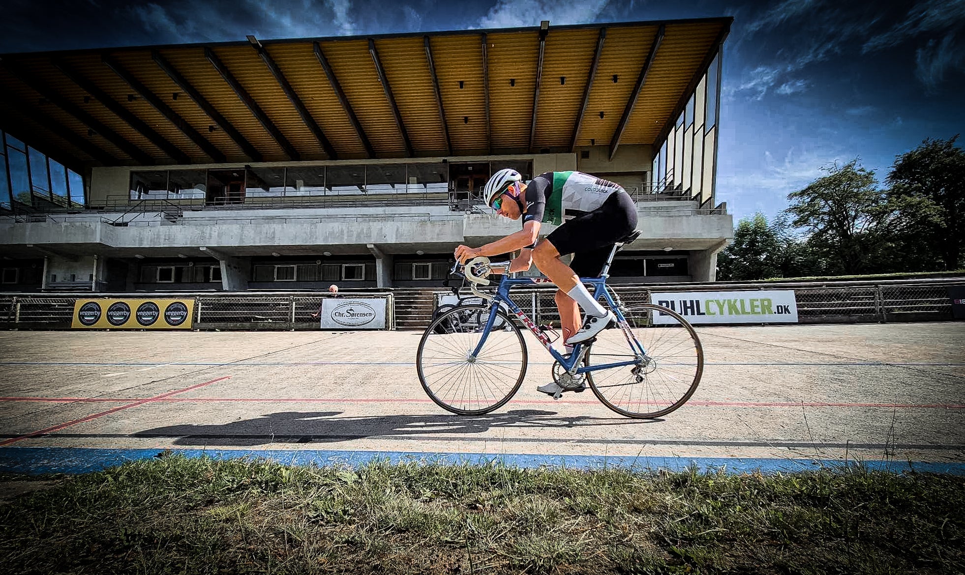 Tour-test: Kan Armstrongs supercykel følge med nutidens aero-raket?